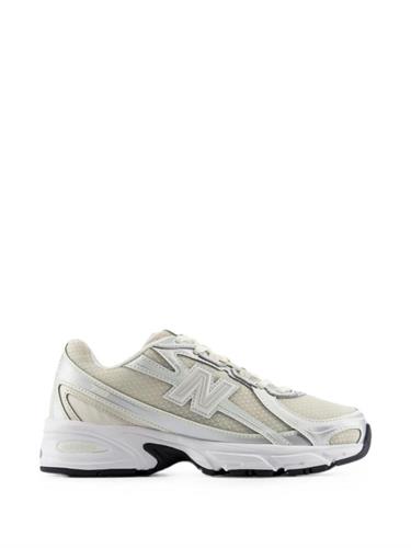 NEW BALANCE G7402A3